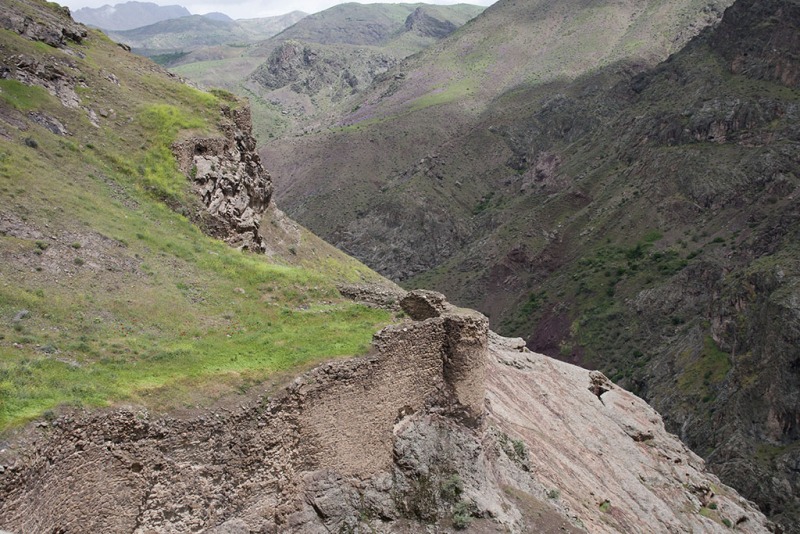 Iran, Alamut, ruiny zamku Lamiasar.