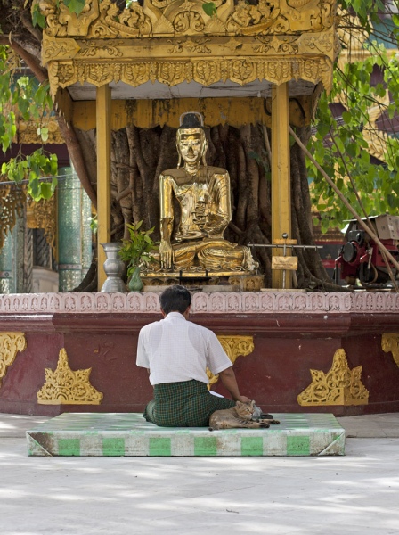 Stupa Shwe Dagon. Samsara ( i karma) w prostych obrazkach.