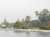 Cytadela w Mandalay w porannym smogu.