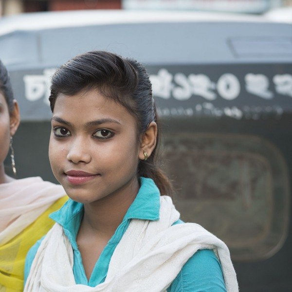 Chittagong, Saderghat i stary Chittagong. Młoda dziewczyna, którą wielokrotnymi prośbami zbałamuciłem do pozowania.