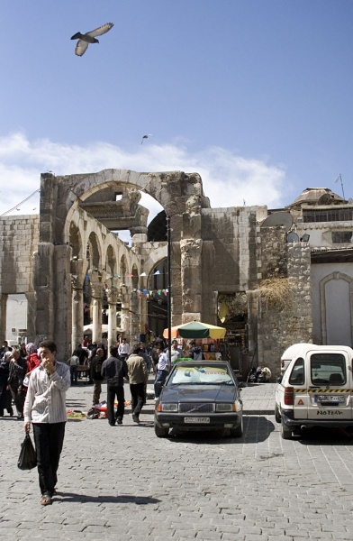 Damaszek, przed meczetem Ummayadów.