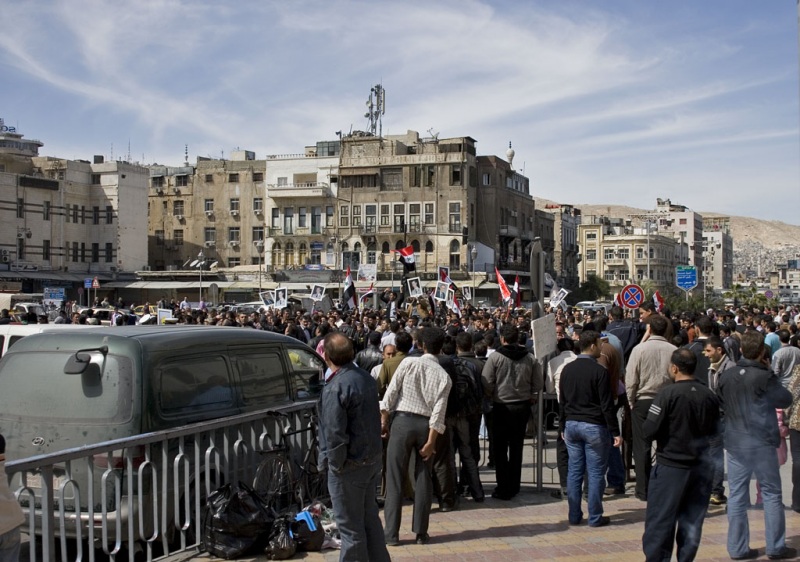 Damaszek, pierwsze demonstracje popierające Assada.
