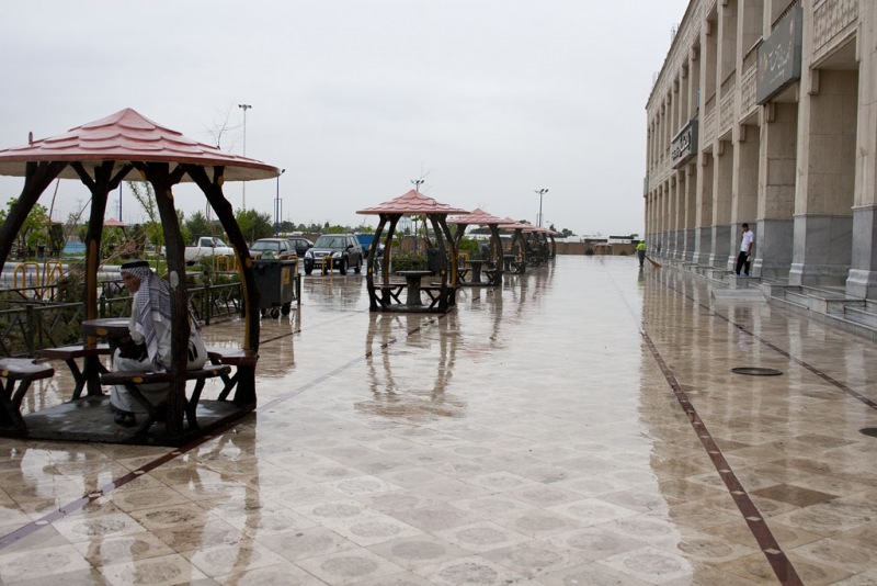 Mauzoleum Khomeiniego - Imam Khomeini Holy Shrine - w deszczu.