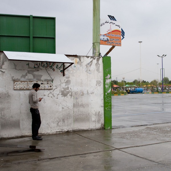 Sacrum sacrumem, a profanum trzeba naładować.