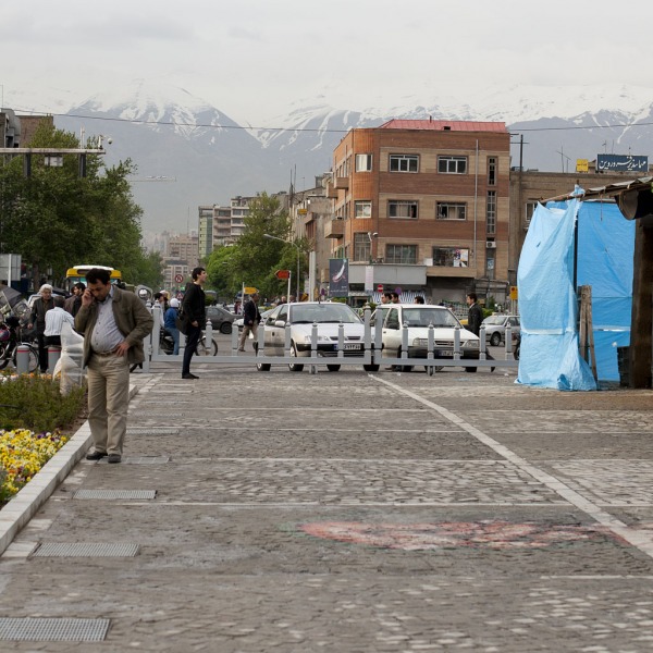 Na północy miasta widać góry Elbrus.