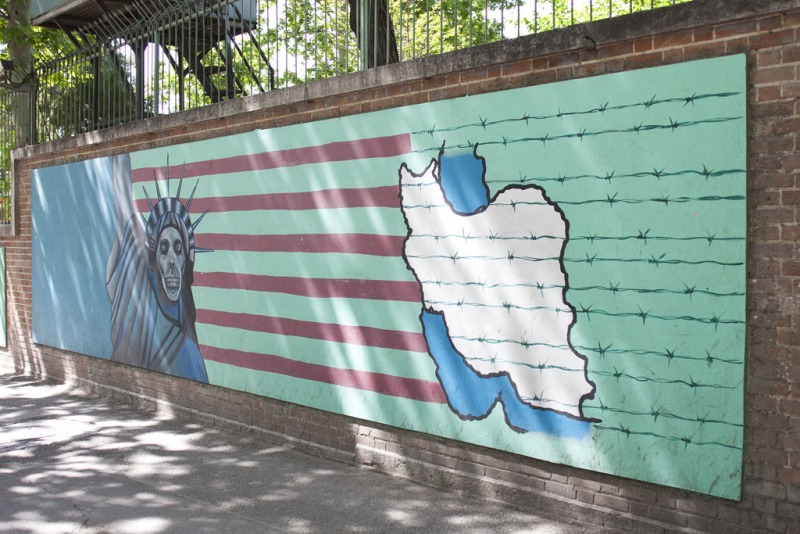 Murale na murze Jaskini Amerykańskich Szpiegów.