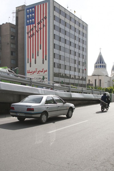 Ulubiony mural Miro - "Down with the USA". Na pochybel hamburgerom!