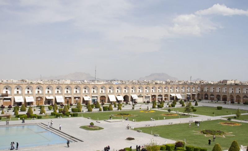 Plac Imama, sukiennice.