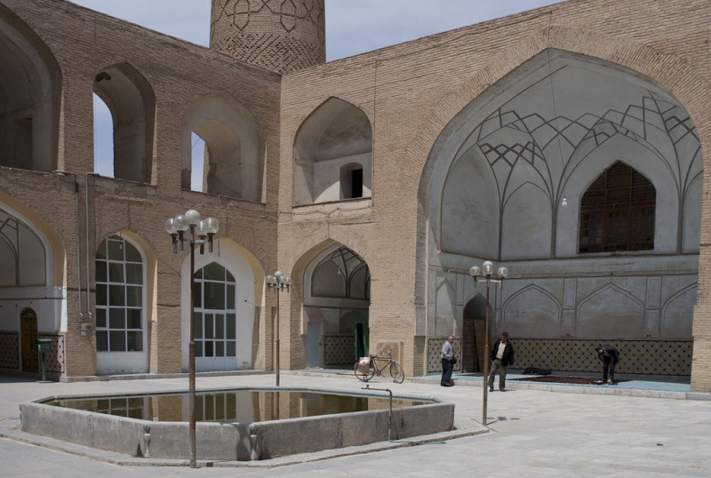 Meczet Alego - dziedziniec.