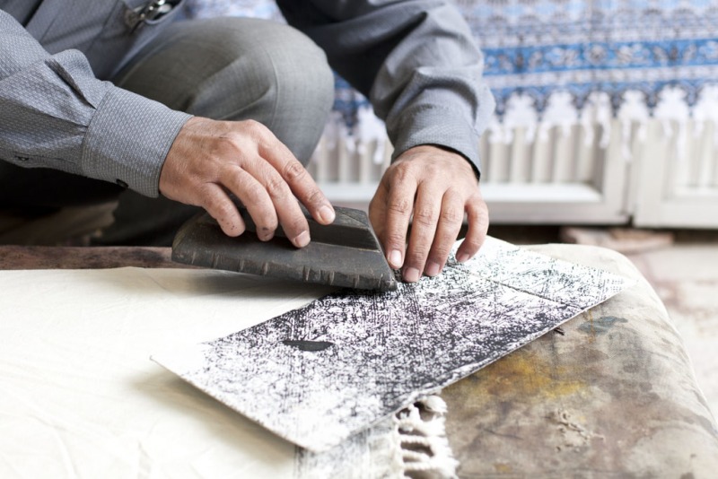 Lokalne rękodzieło - barwienie kilimów.