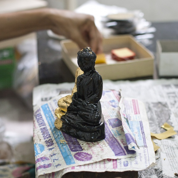 Oklejanie buddy płatkami.