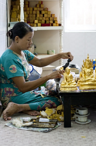 Oklejanie buddy płatkami.