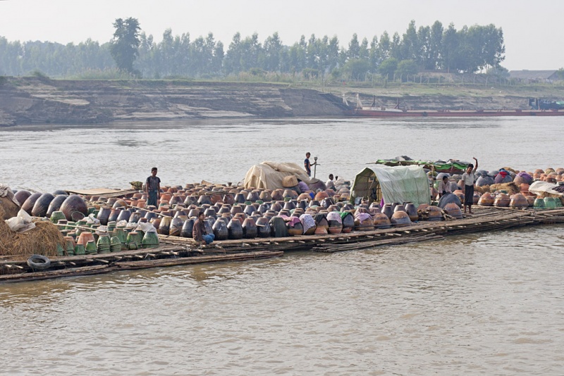 Rzeczne życie na Irrawaddy.