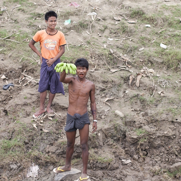 Rzeczne życie na Irrawaddy.