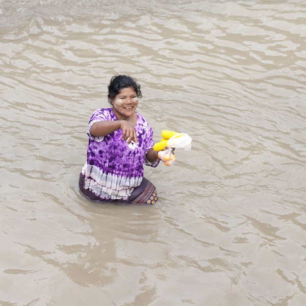 Rzeczne życie na Irrawaddy.