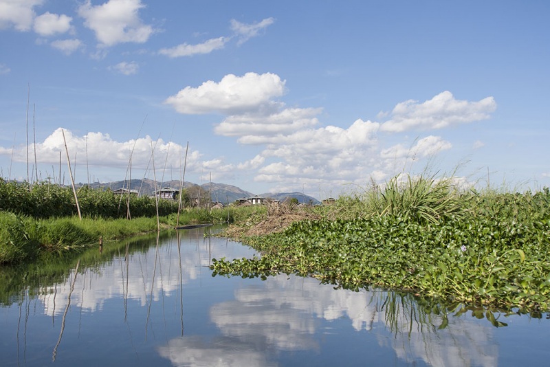 Kanały wokół jeziora Inle.