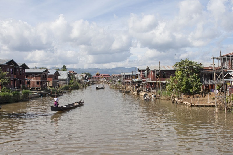 Kanały wokół jeziora Inle.