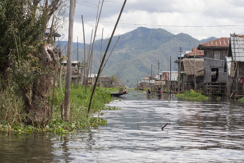 Kanały wokół jeziora Inle.