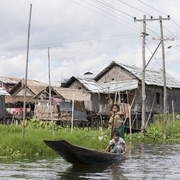 Kanały wokół jeziora Inle.