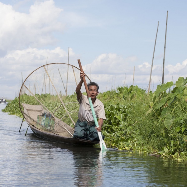 Rybak wracający z połowu.