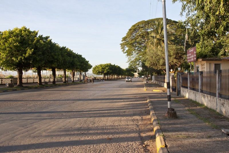 Nadrzeczna promenada.