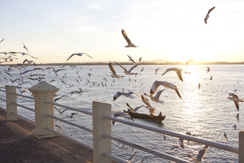 Thanlwin o zachodzie.