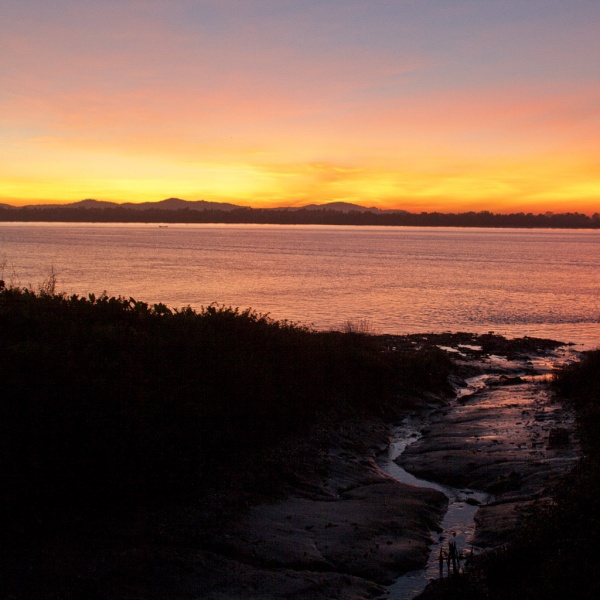 Thanlwin o zachodzie.