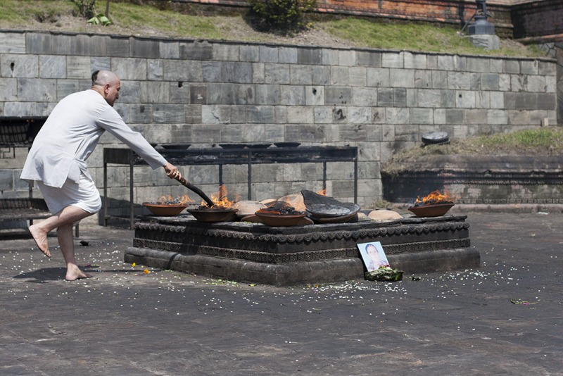 Kathmandu, świątynia Pashupatinath, paleniska ofiarne.
