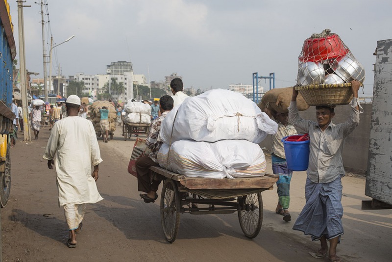 Dhaka, Saderghat, street life.