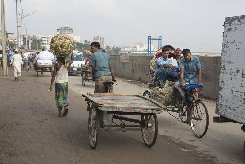 Dhaka, Saderghat, street life.