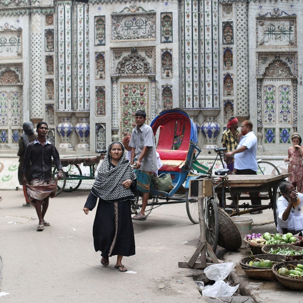 Dhaka, Saderghat, street life.