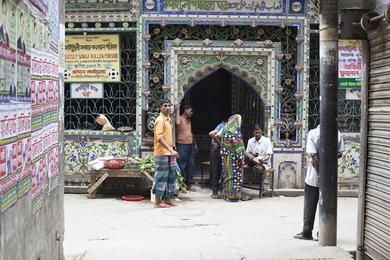 Dhaka, Saderghat, street life.