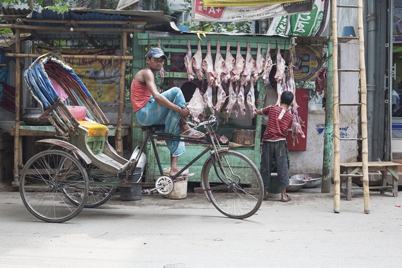 Dhaka, Saderghat, street life.