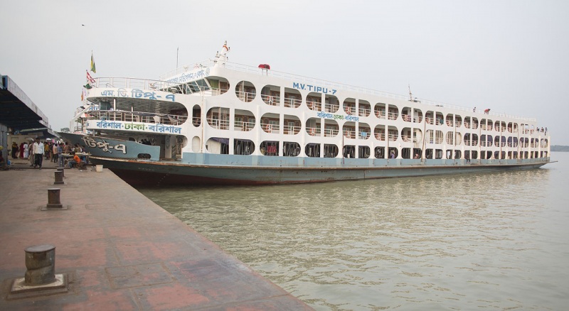 Nabrzeże w Barisal. Tipu 7, moja dzielna jednostka.