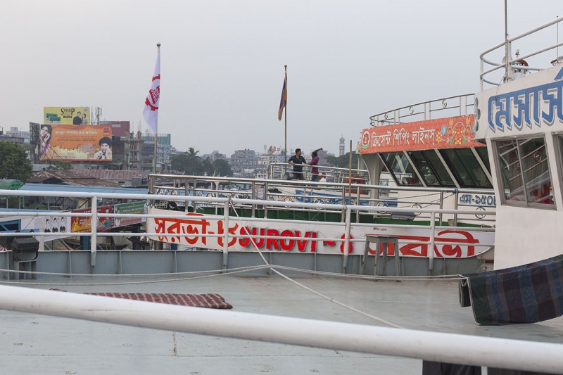 Barisal. Statek do Dhaki, widok z górnego pokładu.