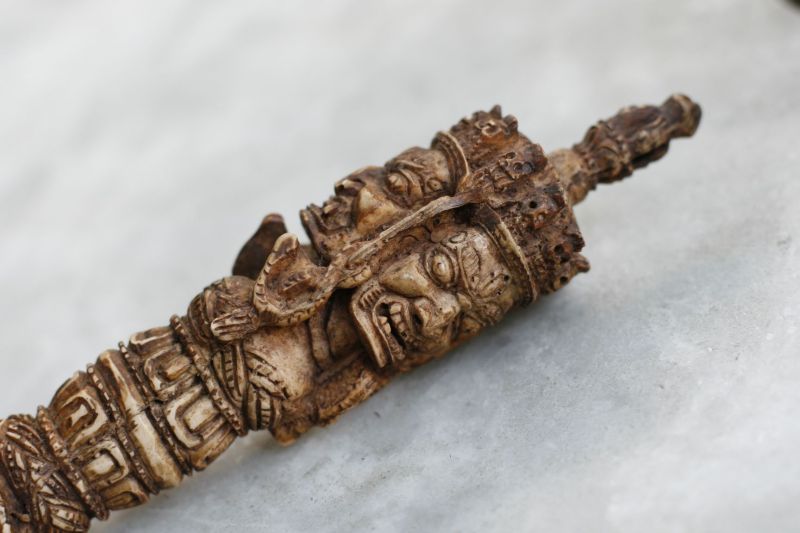 Phurba z kości jaka.