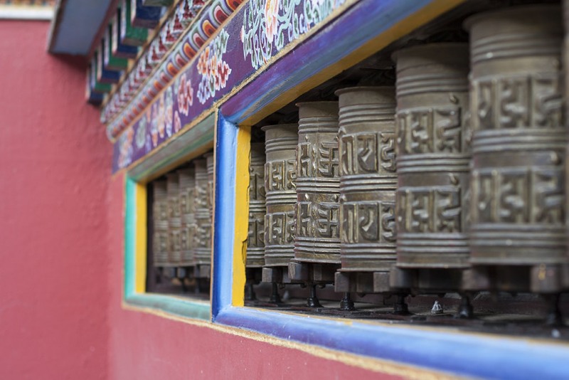 Kathmandu, Boudha, klasztor Shechen, młynki modlitewne.