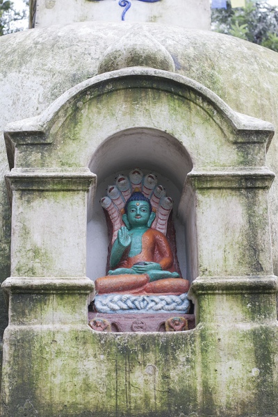 Kathmandu, Swayambhu, figura Buddy chronionego przez kobry.