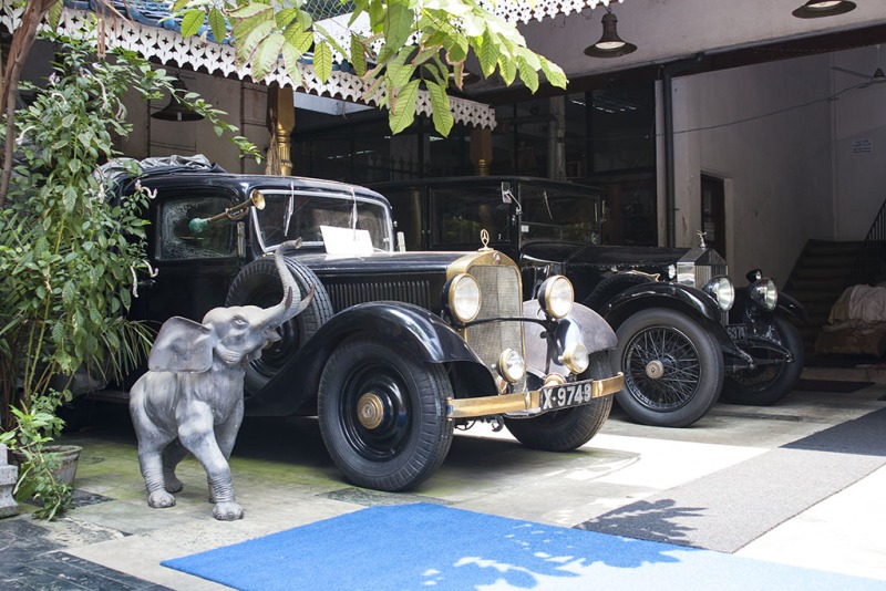 Świątynia Gangaramaya, prezenty od wiernych.