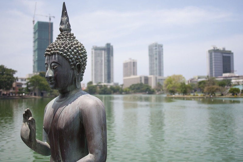 Centrum Colombo ze świątyni Sina Malakiya.