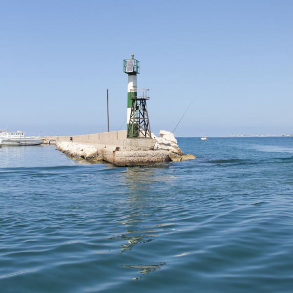 Główki portu na wyspie Arwad
